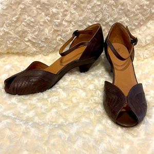 Frye leather heels: size 7 1/2